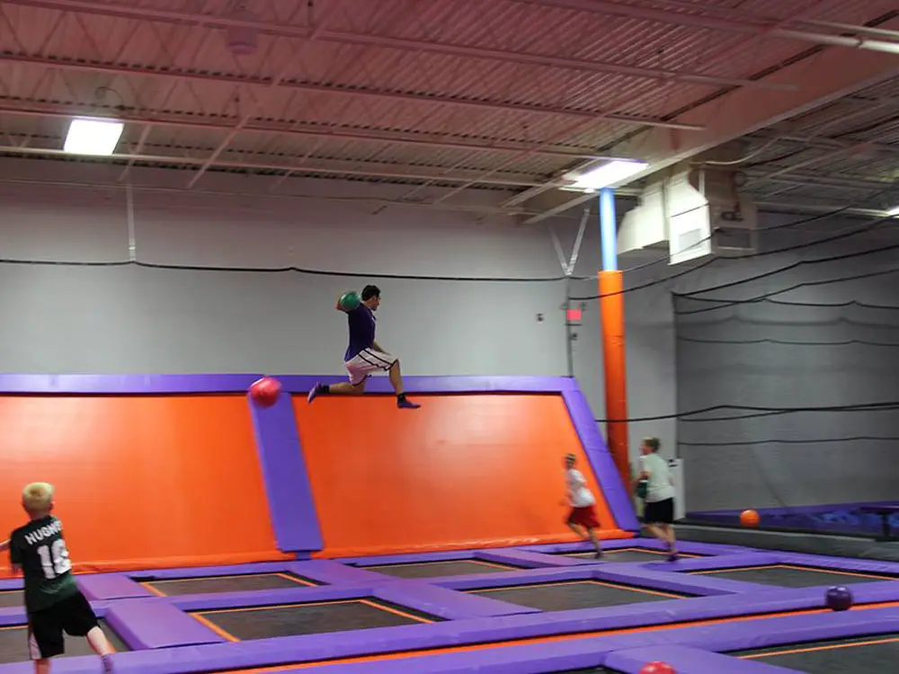 Altitude Trampoline Park - Laredo